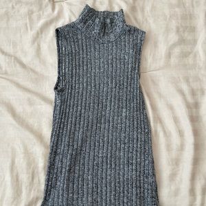 Small gray turtle neck knit tank top